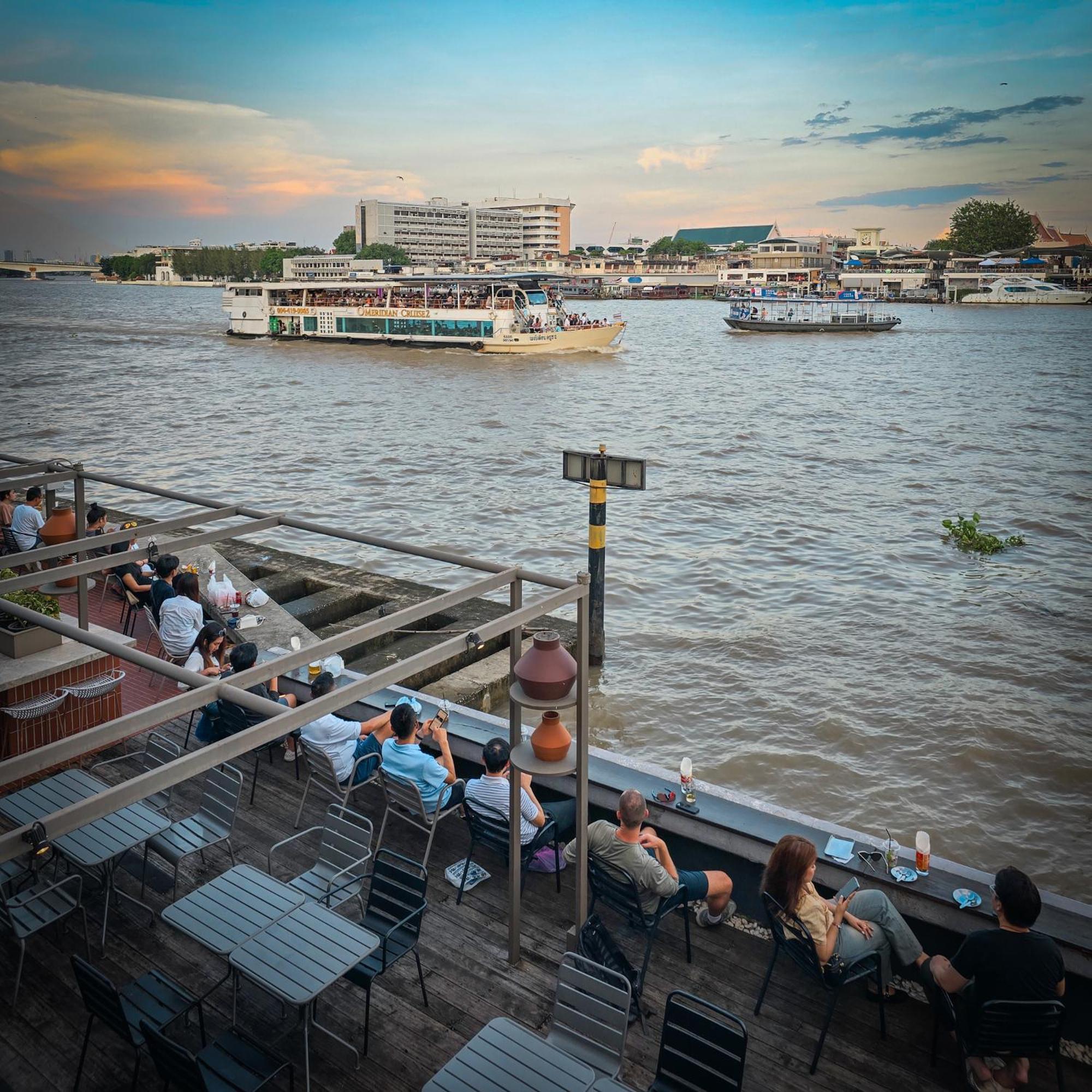 Baan Wanglang Riverside, 酒店 曼谷