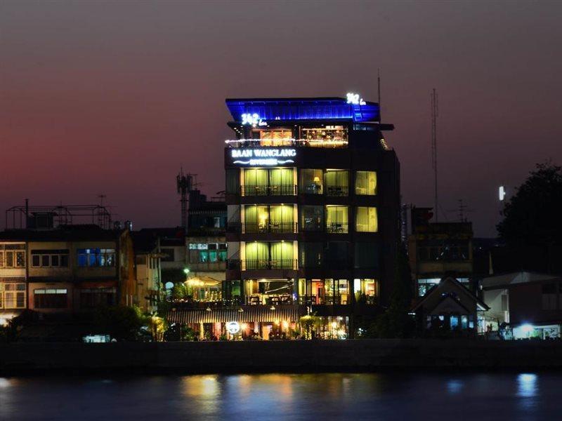 Baan Wanglang Riverside, होटल